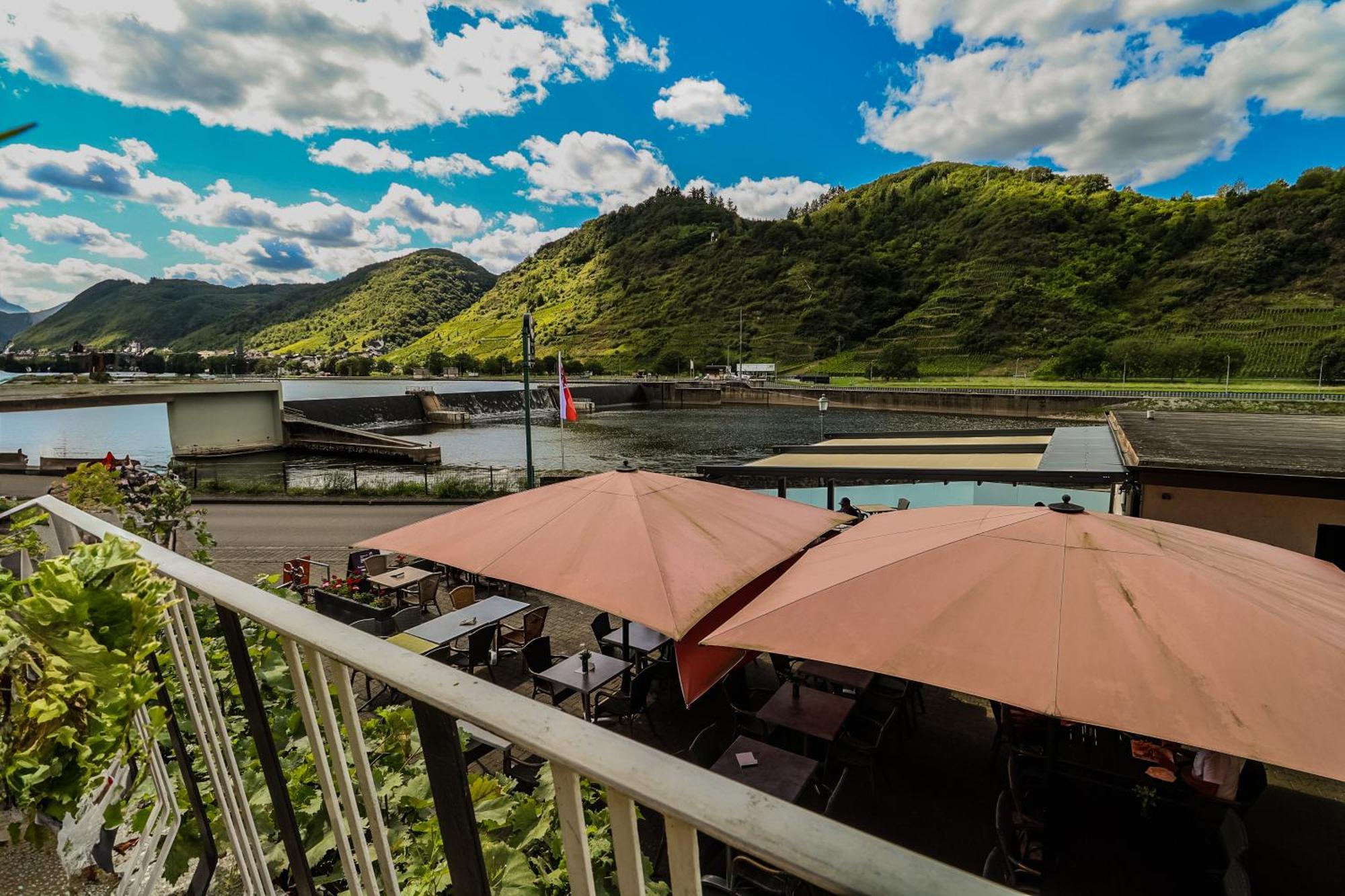 Exklusive Moselidylle: Fewo Mit Traumhaftem Staustufenblick, Netflix, Terrasse Neef Esterno foto