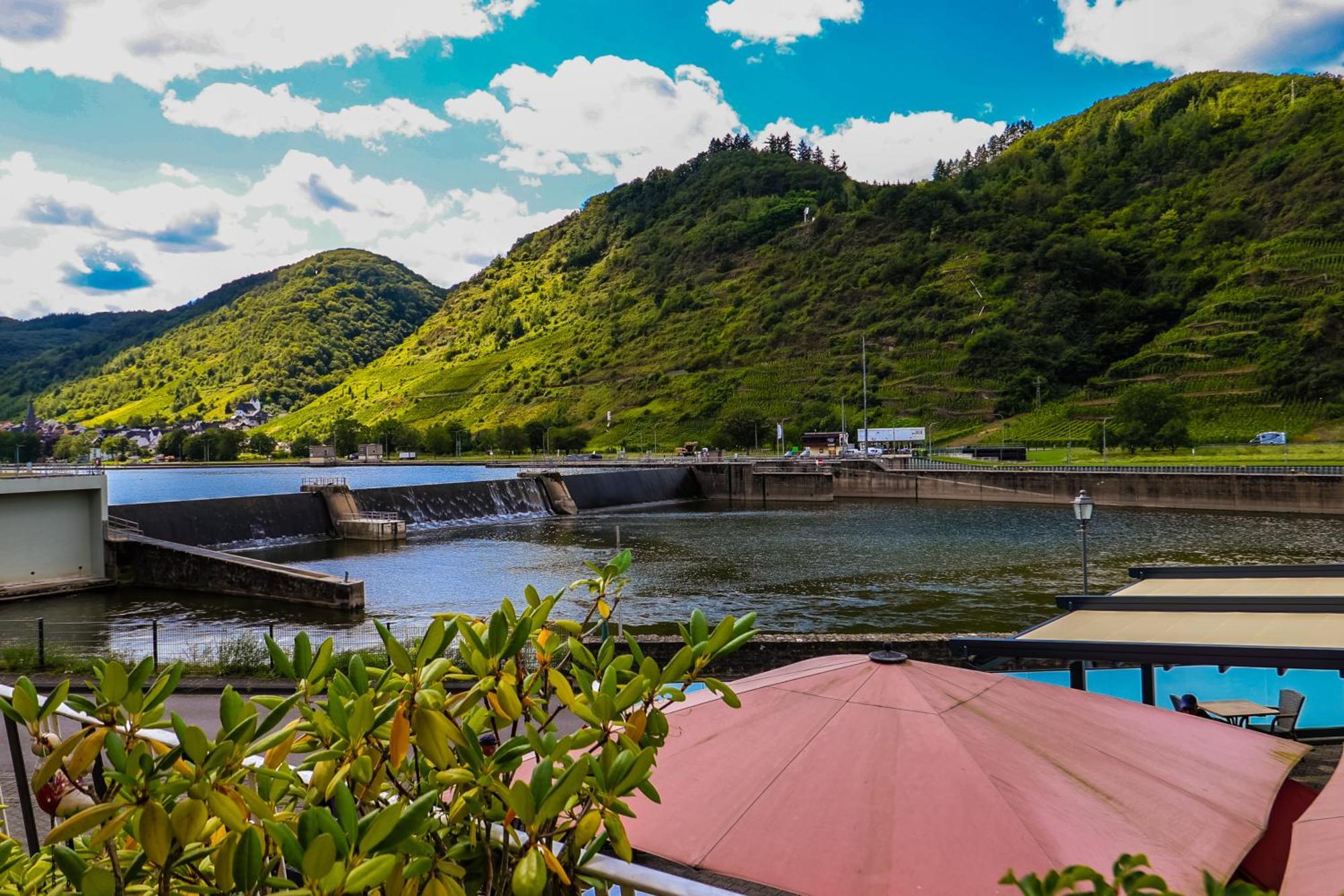 Exklusive Moselidylle: Fewo Mit Traumhaftem Staustufenblick, Netflix, Terrasse Neef Esterno foto