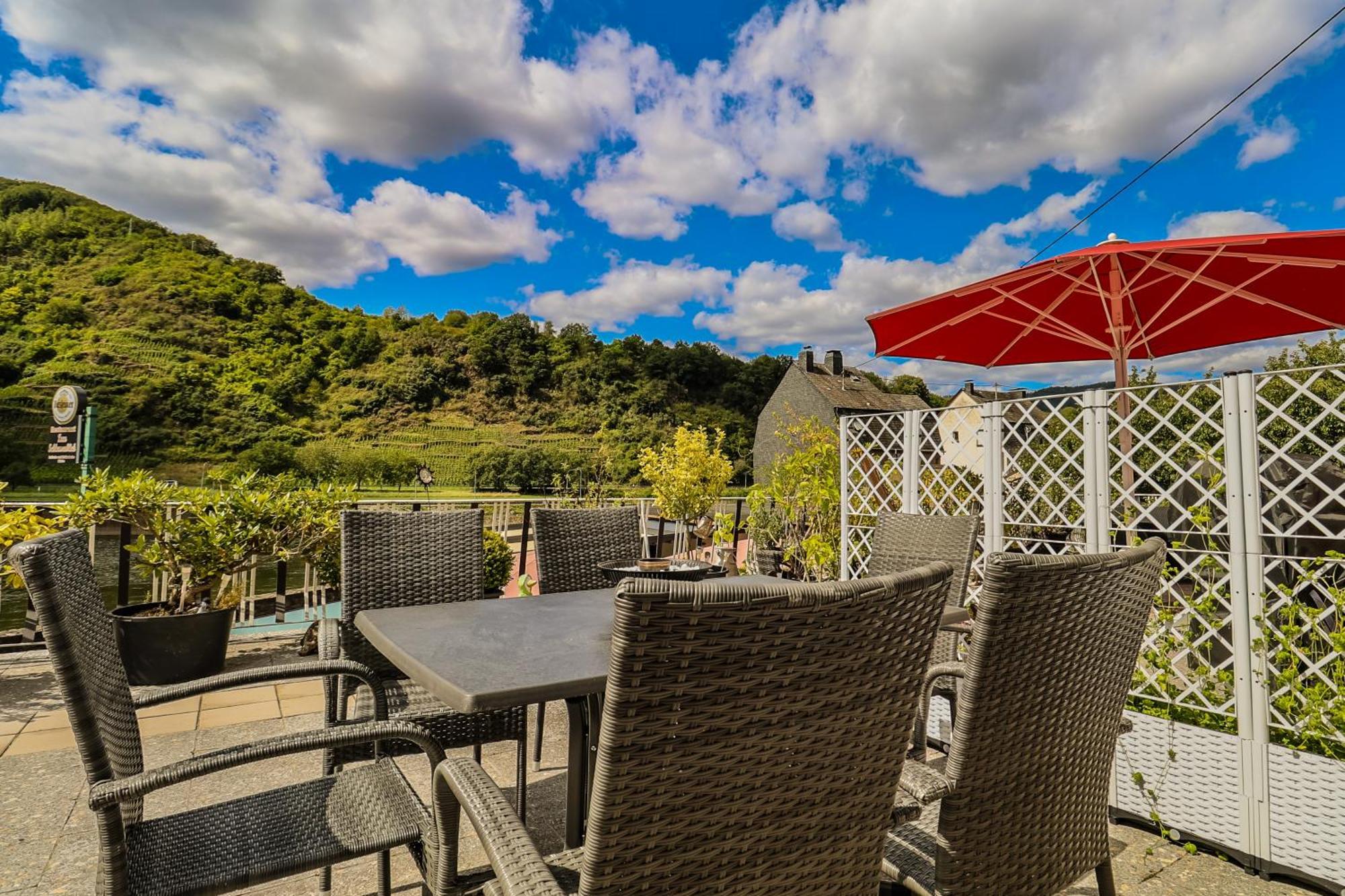 Exklusive Moselidylle: Fewo Mit Traumhaftem Staustufenblick, Netflix, Terrasse Neef Esterno foto